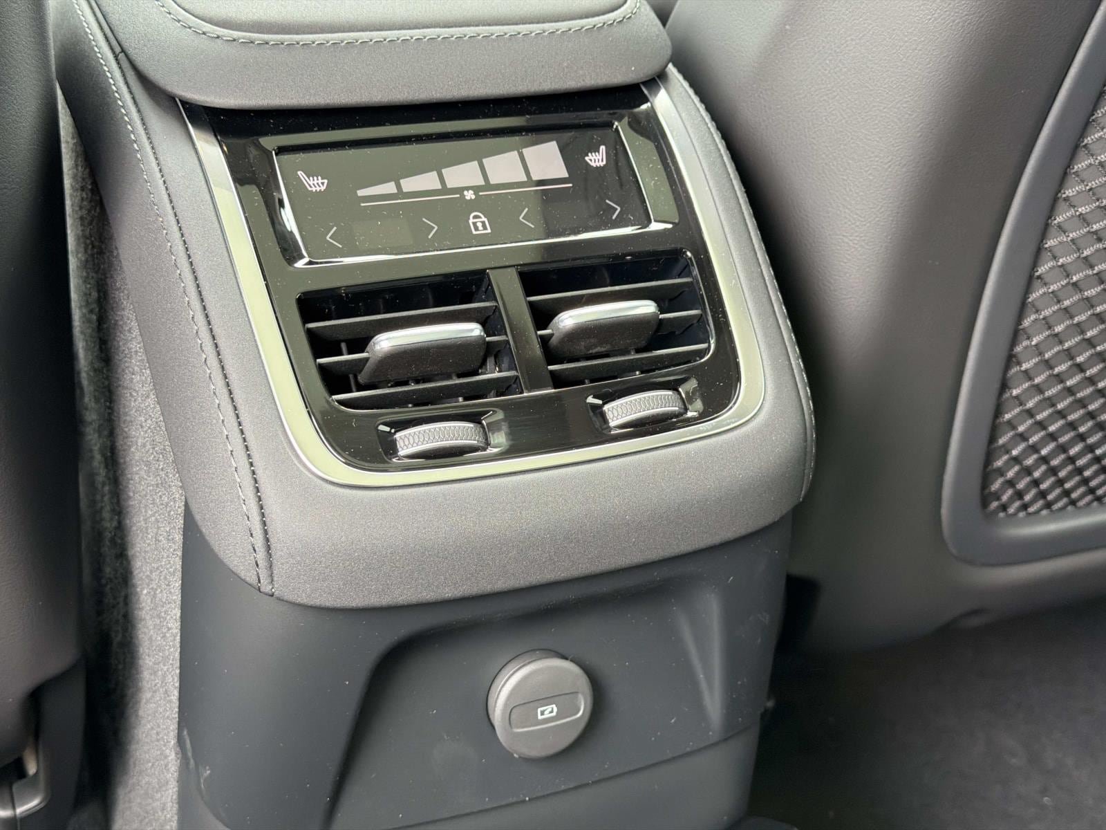 New 2026 Volvo XC90 T8 Plus AWD/4WD image 10