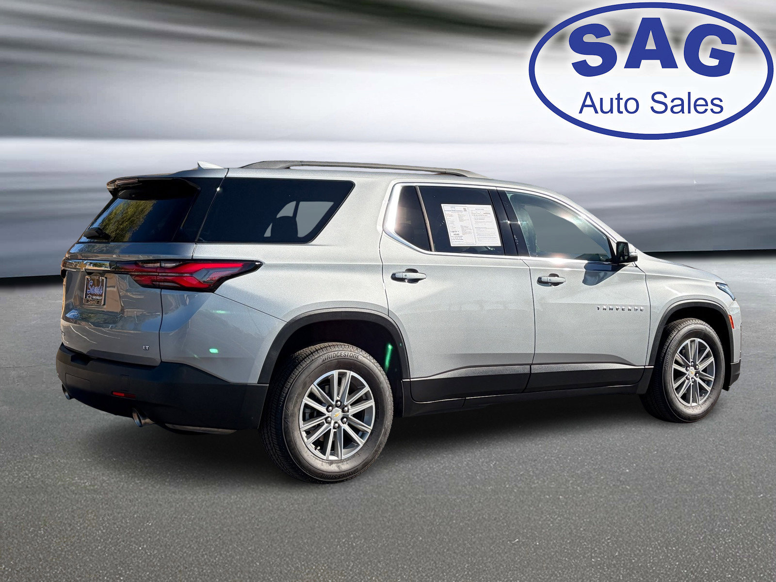 Used 2023 Chevrolet Traverse LT w/ LPO, Cargo Package AWD/4WD image 4