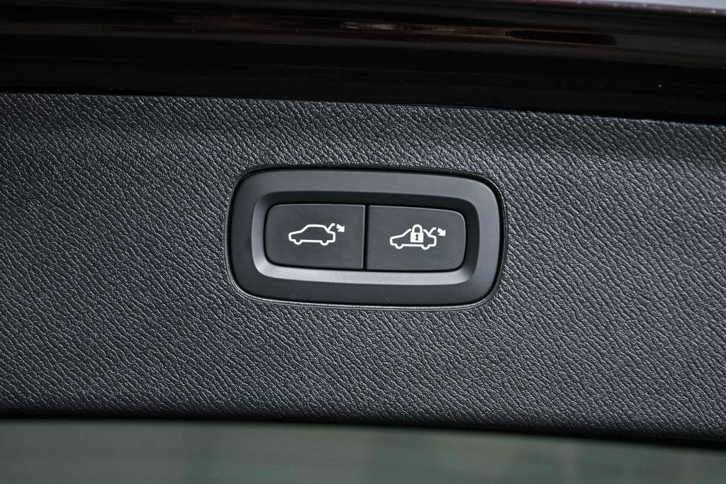 Certified 2025 Volvo XC90 T8 Plus AWD/4WD image 34