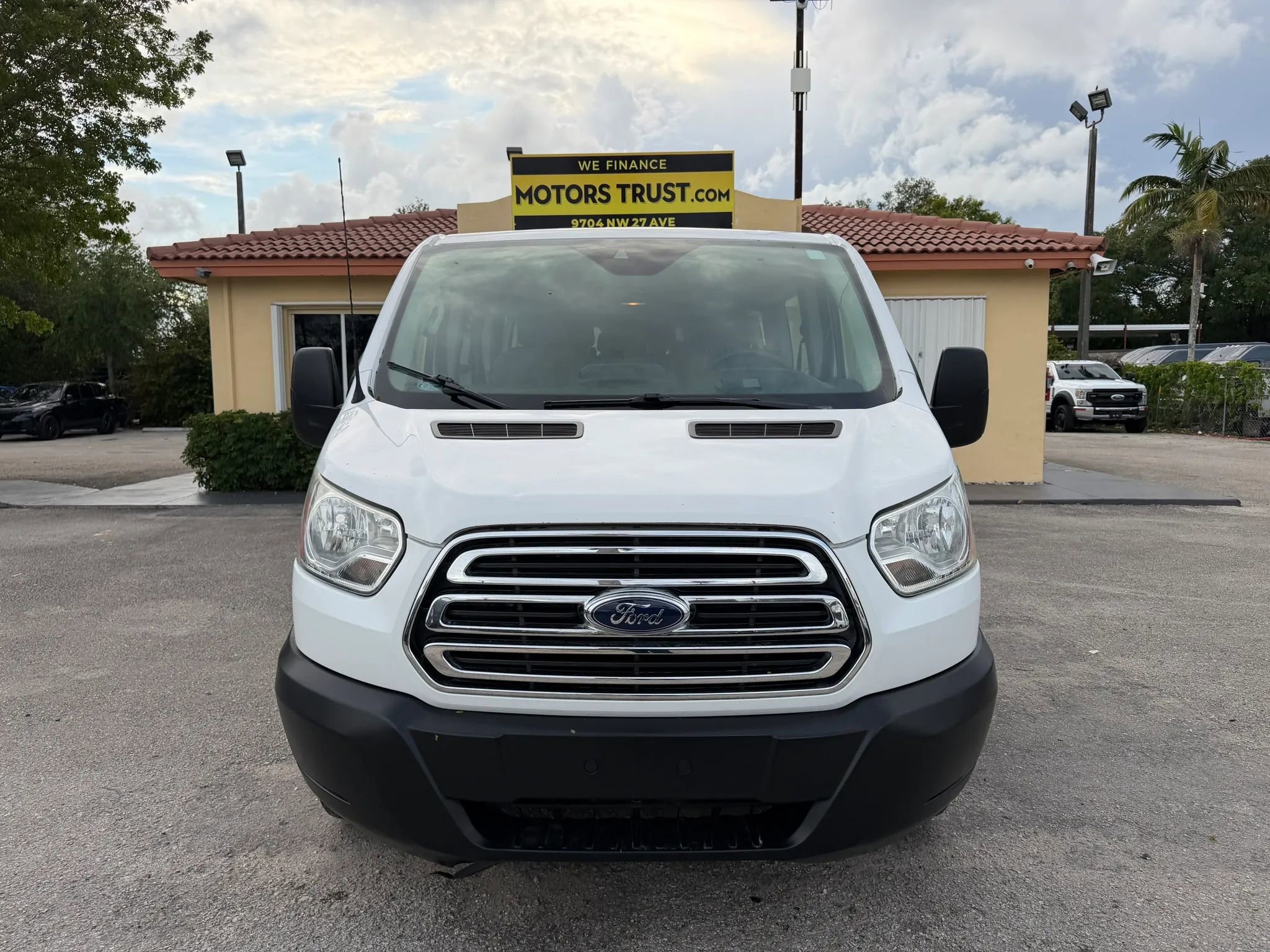 Used 2019 Ford Transit 350 XLT image 10