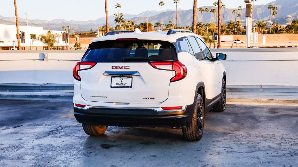 Used 2023 GMC Terrain AT4 image 9