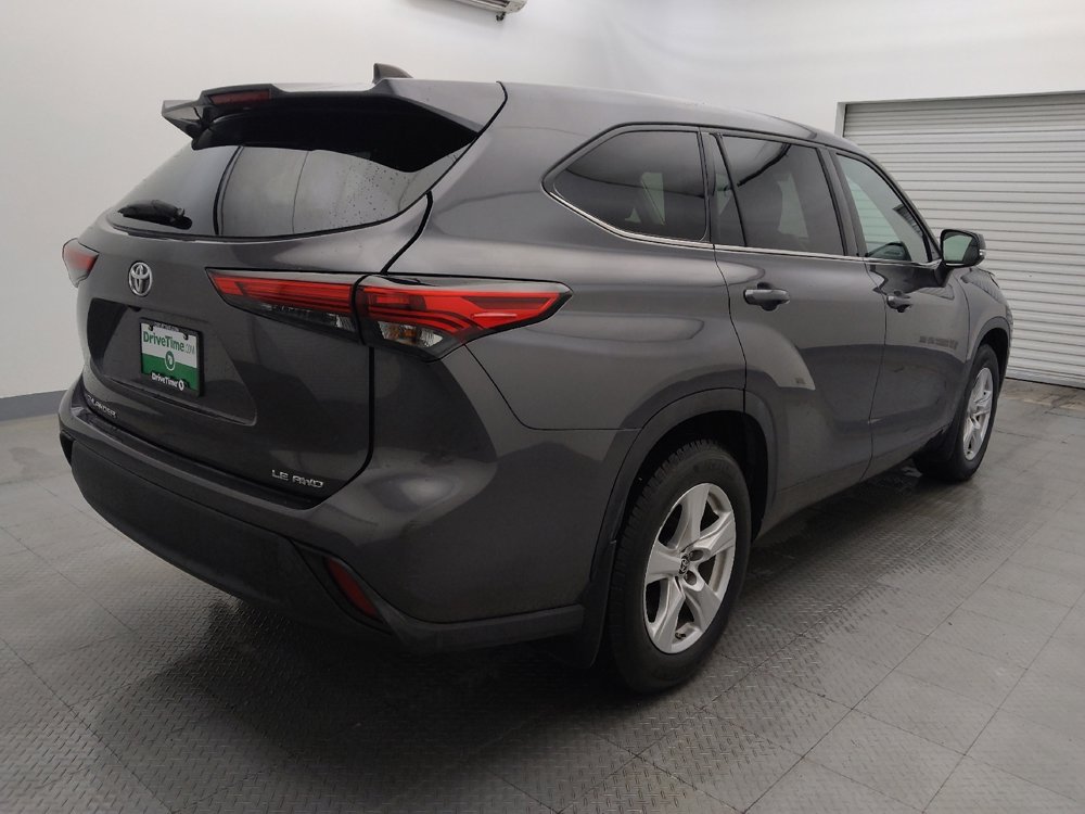 Used 2022 Toyota Highlander LE image 9