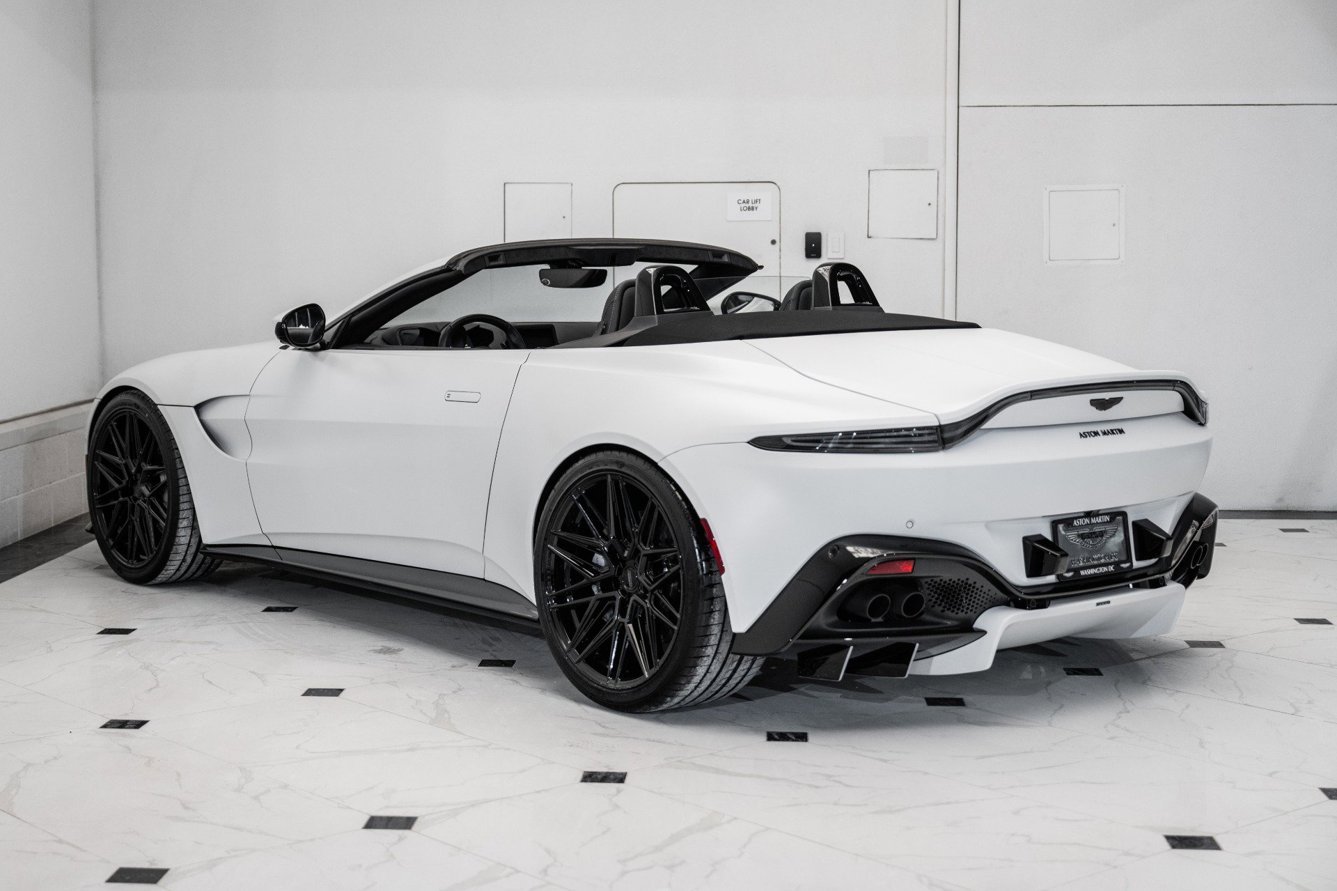 Used 2023 Aston Martin V8 Vantage Roadster image 2