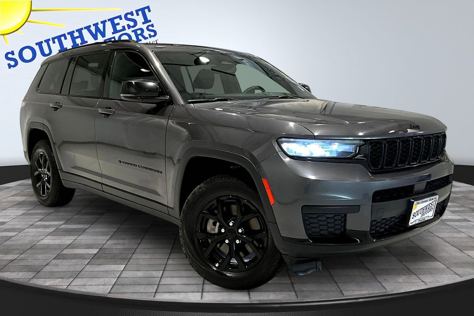 Used 2024 Jeep Grand Cherokee L Laredo AWD/4WD image 3