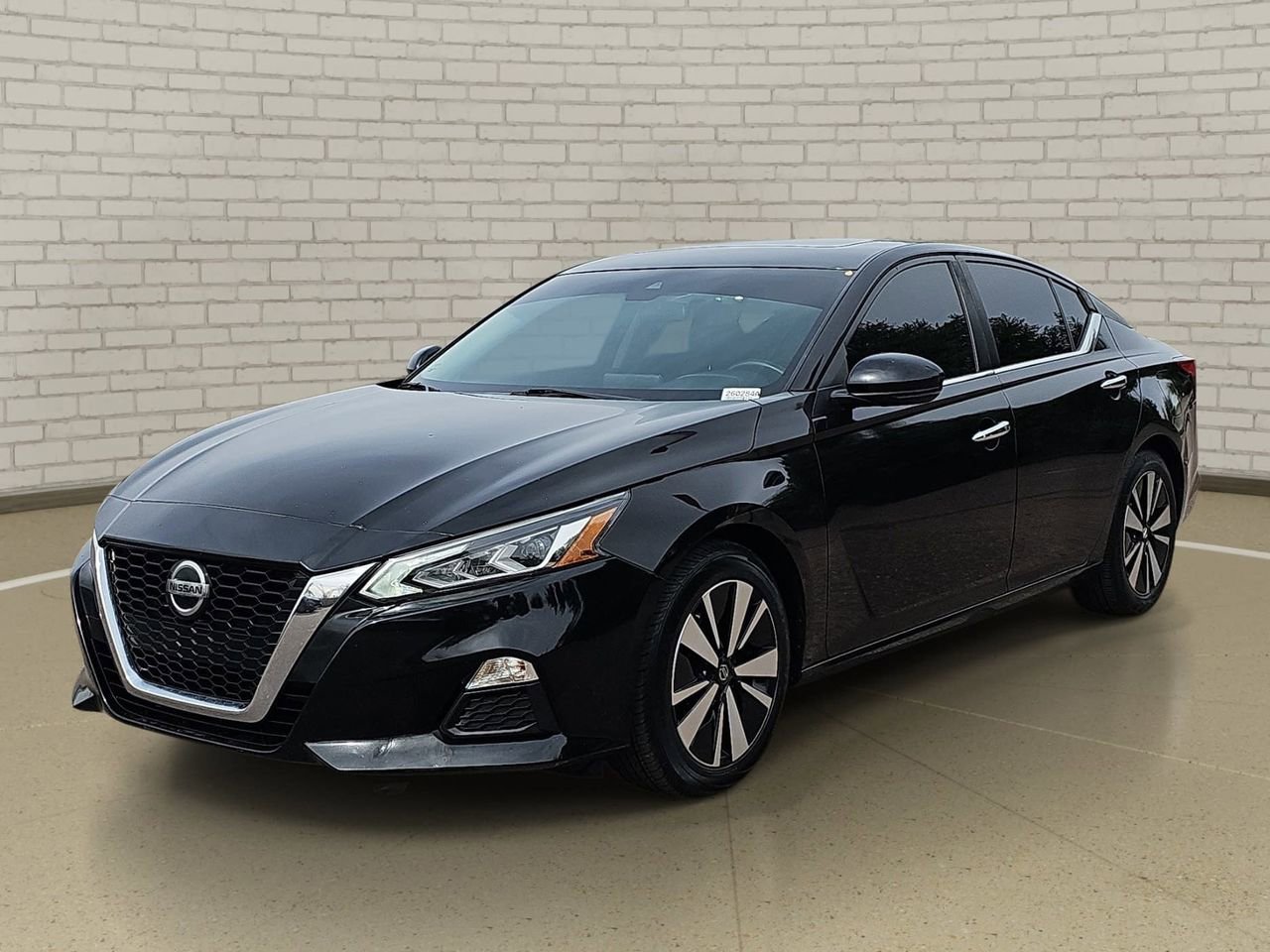 Certified 2022 Nissan Altima 2.5 SV w/ SV Premium Package FWD image 1