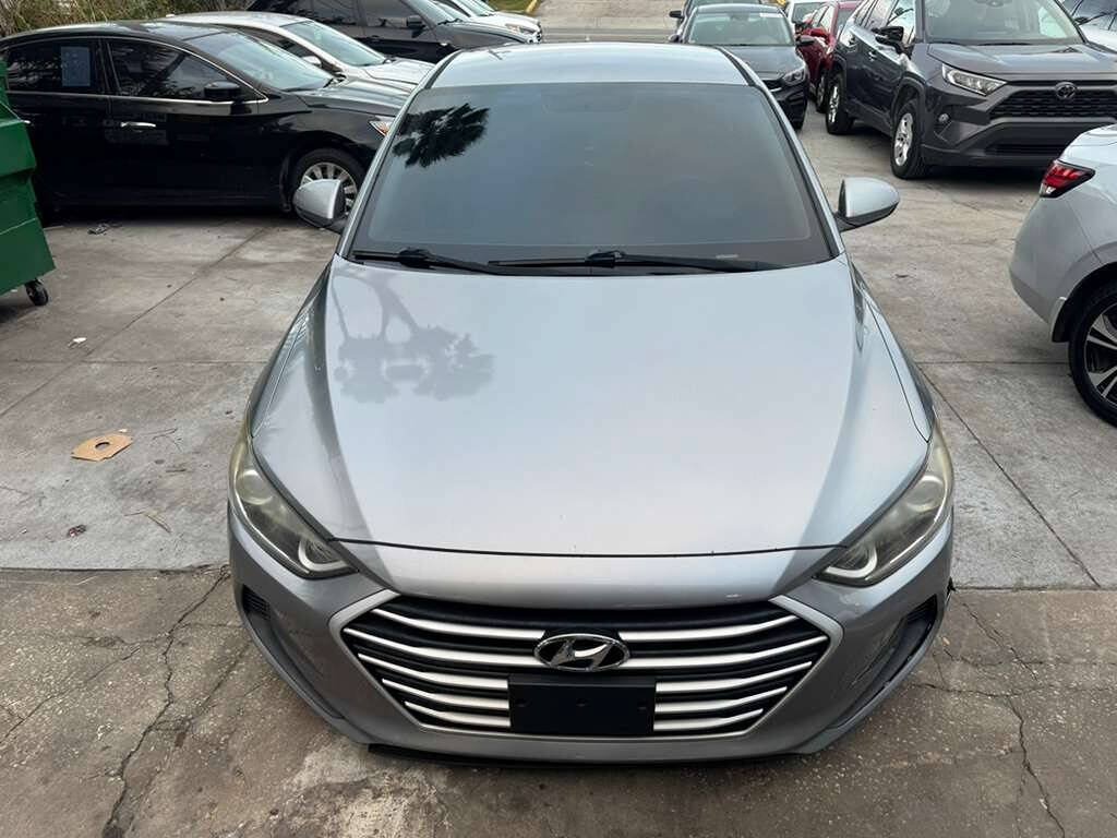 Used 2017 Hyundai Elantra SE FWD image 1