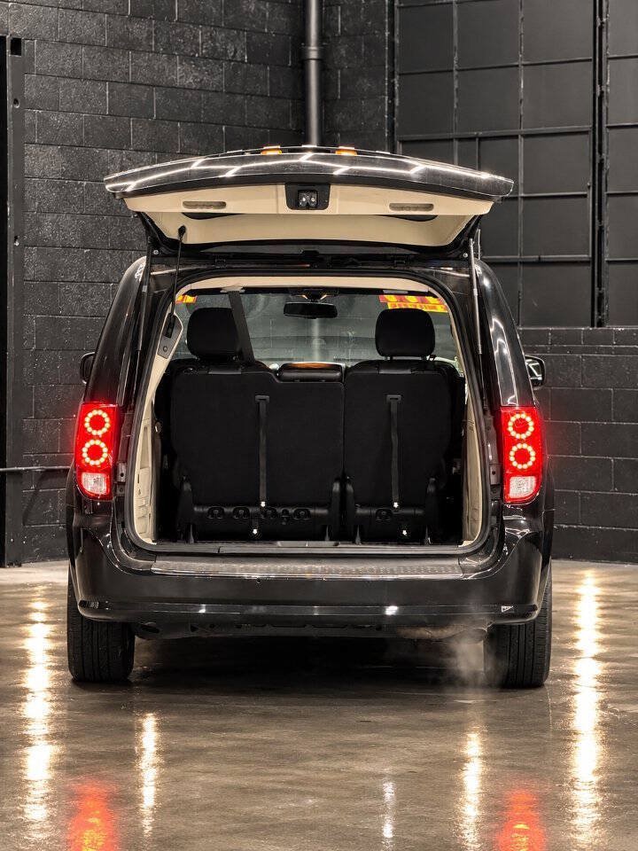 Used 2018 Dodge Grand Caravan SXT FWD image 5