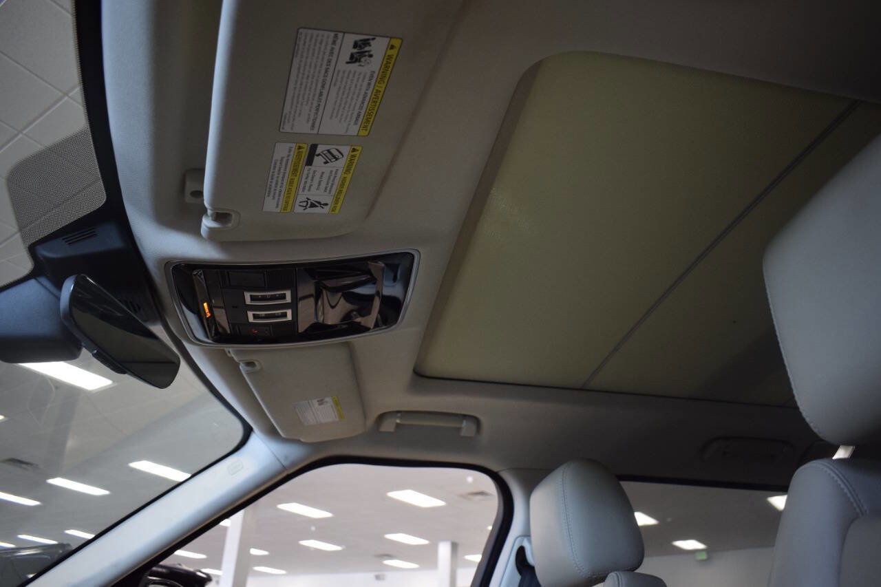 Used 2017 Land Rover Range Rover image 62