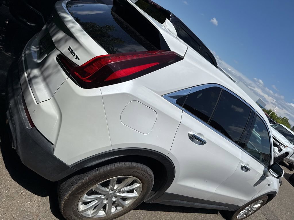 Used 2023 Cadillac XT4 Luxury w/ Cold Weather Package FWD image 4