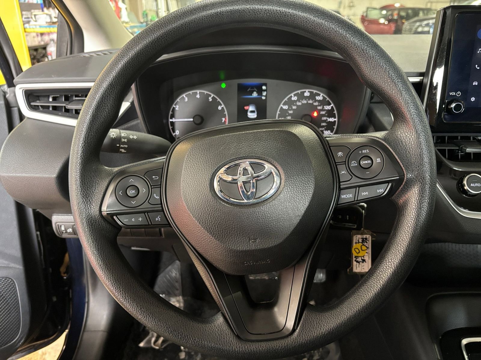 Used 2025 Toyota Corolla LE image 27