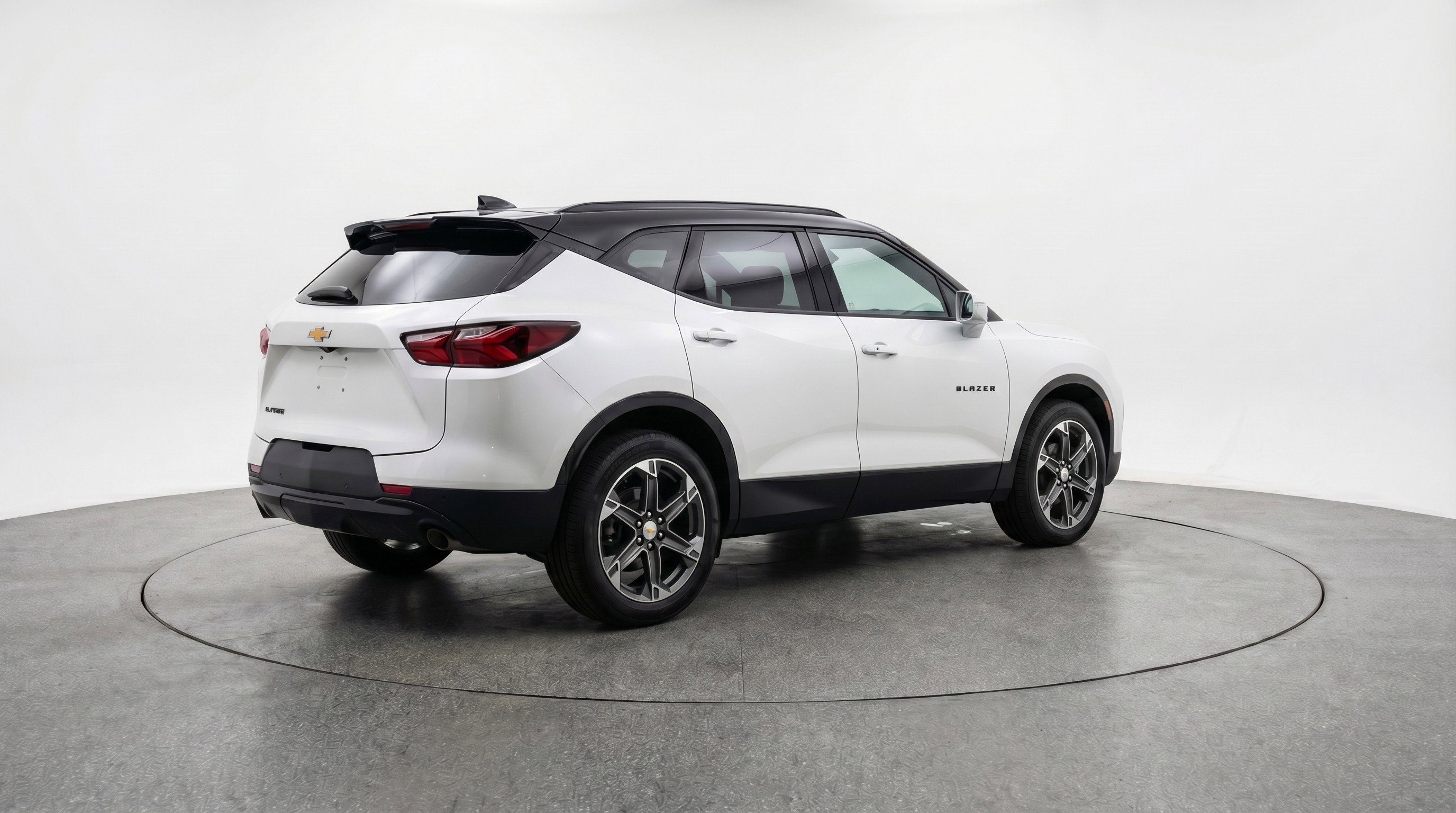 Used 2025 Chevrolet Blazer LT FWD image 9