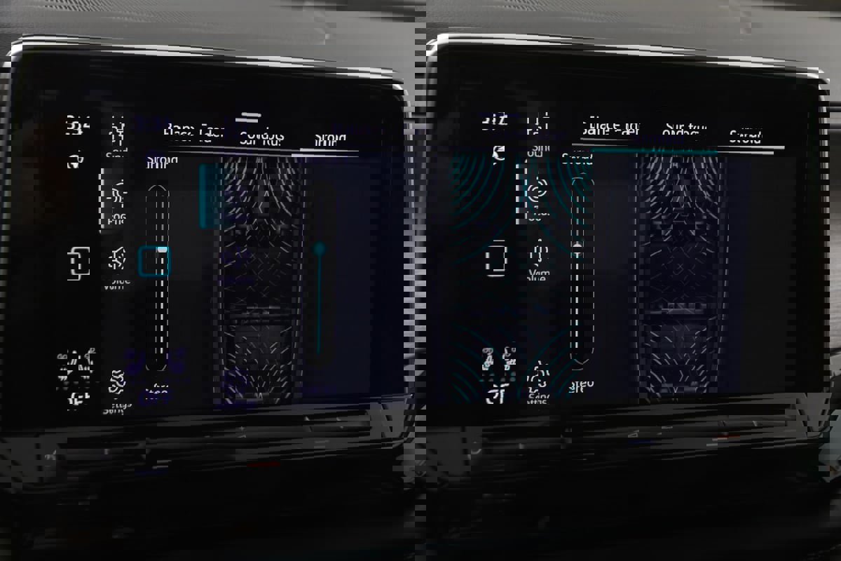 Used 2024 Volkswagen Atlas SEL Premium R-Line image 34