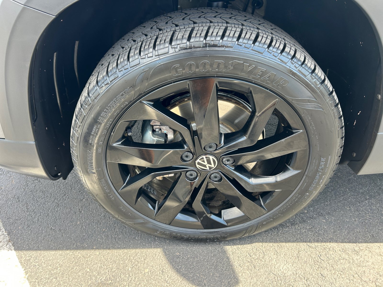 Certified 2022 Volkswagen Taos SE FWD image 25