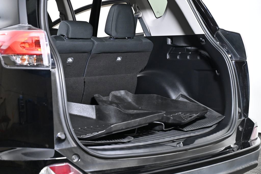 Used 2018 Toyota RAV4 LE w/ All Weather Liner Package image 31