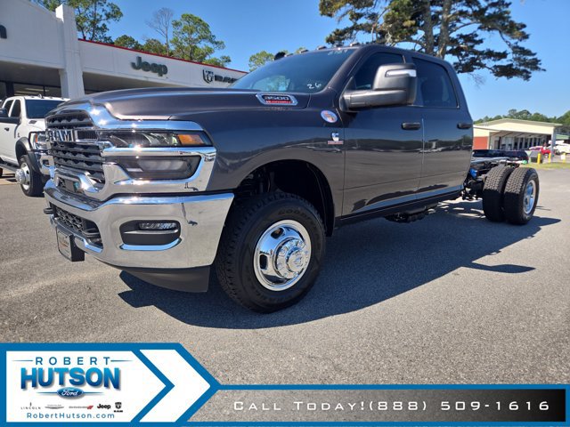 New 2026 RAM 3500 Tradesman w/ Chrome Appearance Group A AWD/4WD image 2