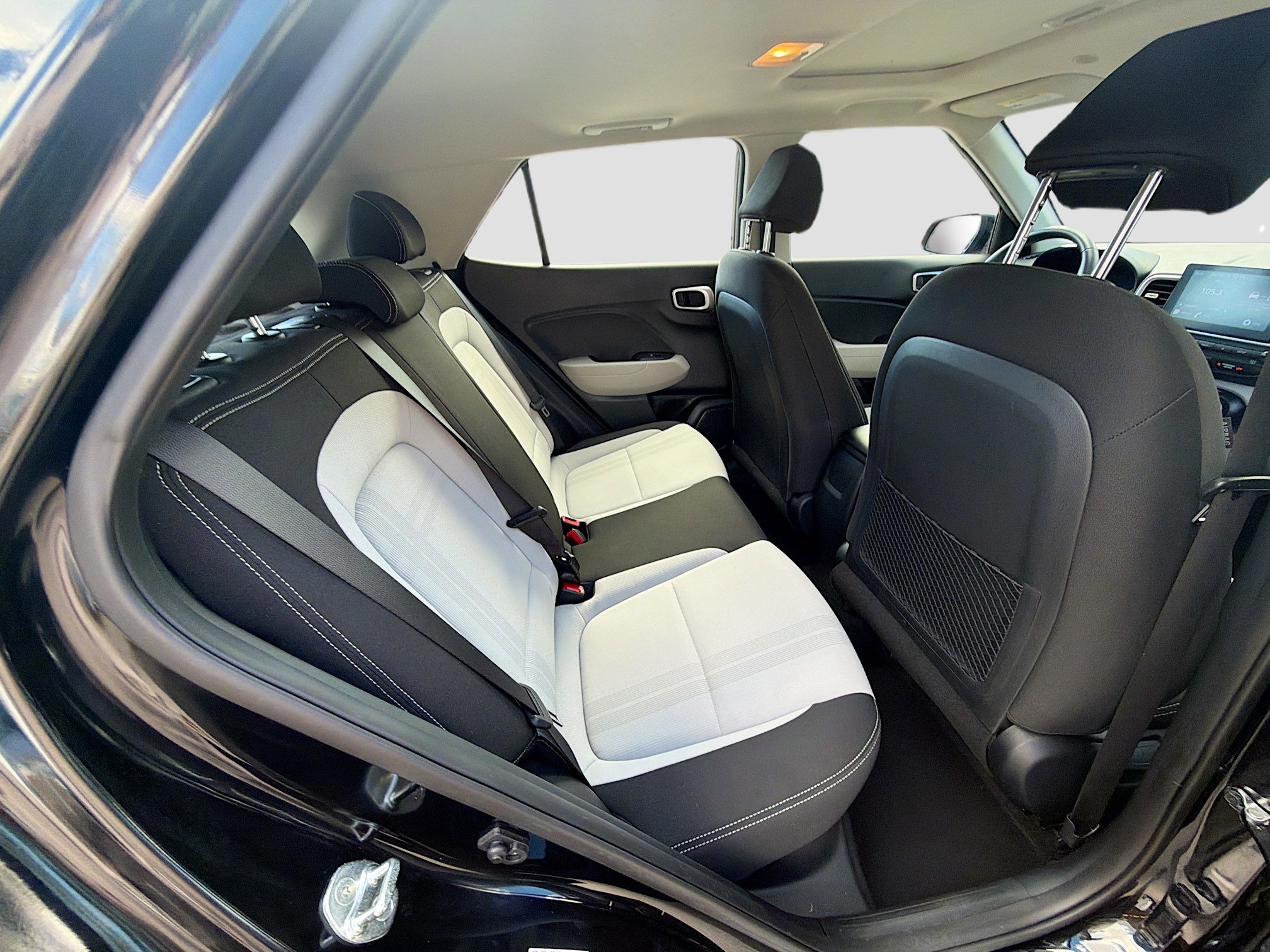 Used 2022 Hyundai Venue SEL image 25