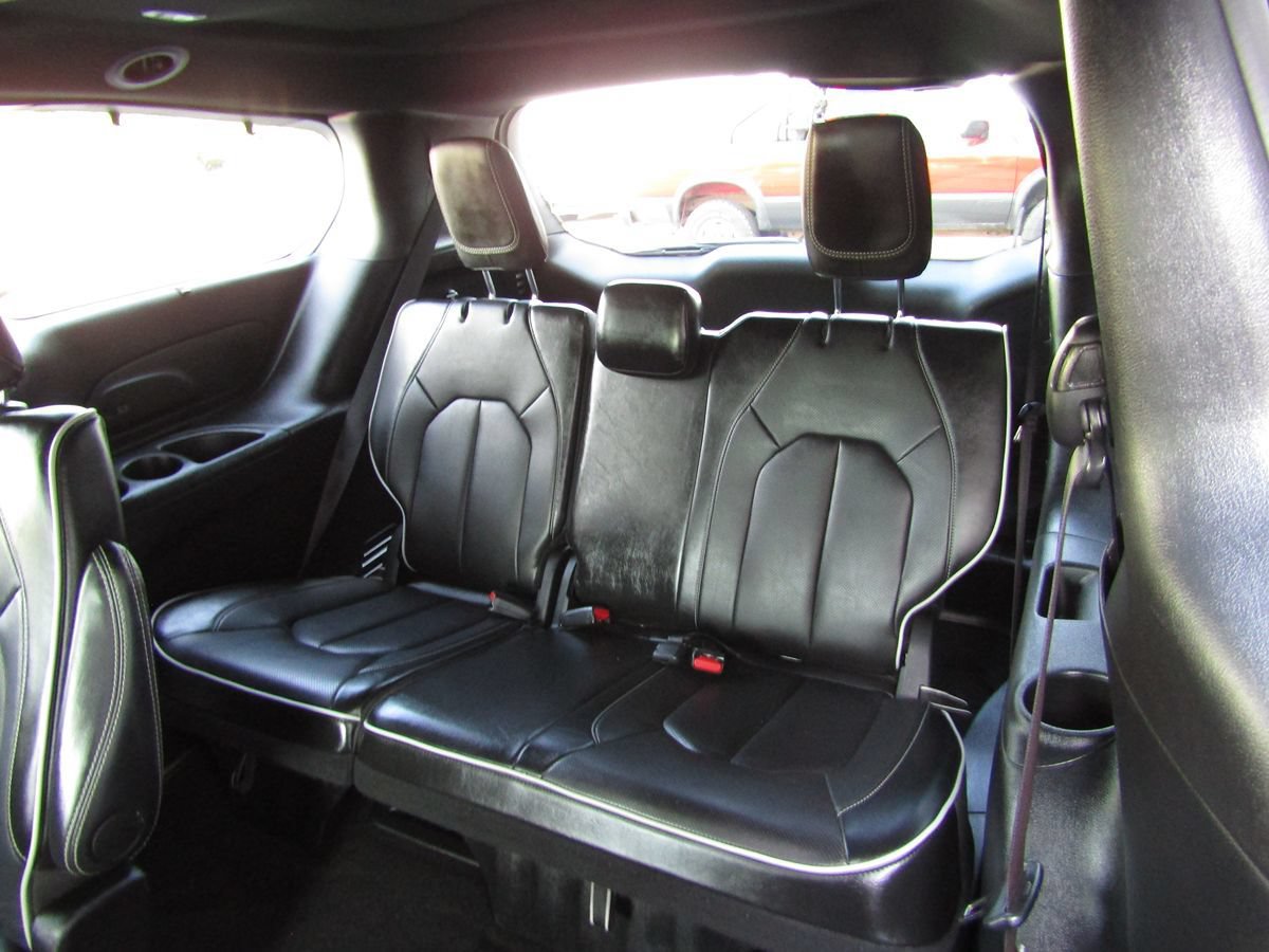 Used 2025 Chrysler Pacifica Limited FWD image 6