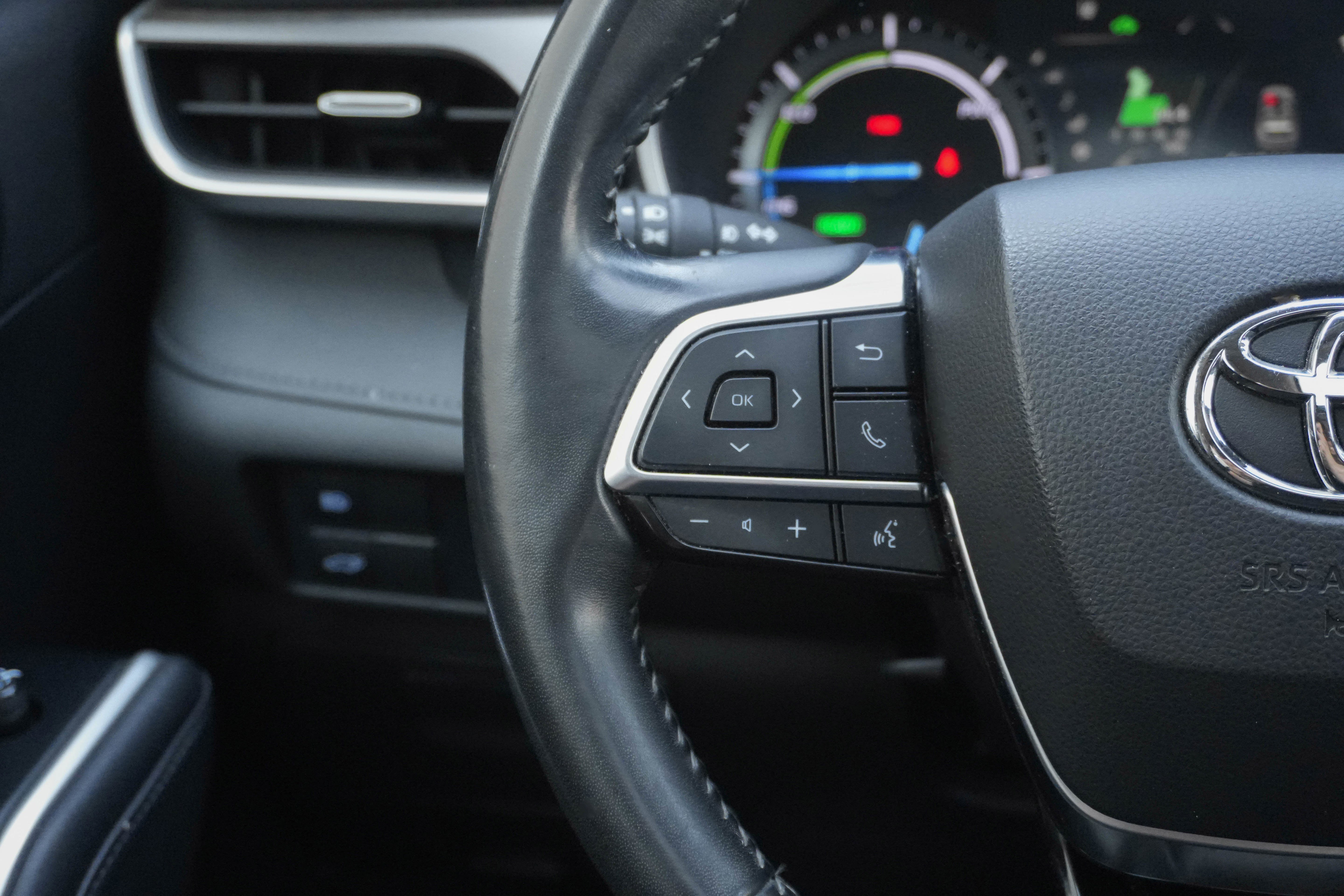 Used 2021 Toyota Highlander XLE FWD image 19