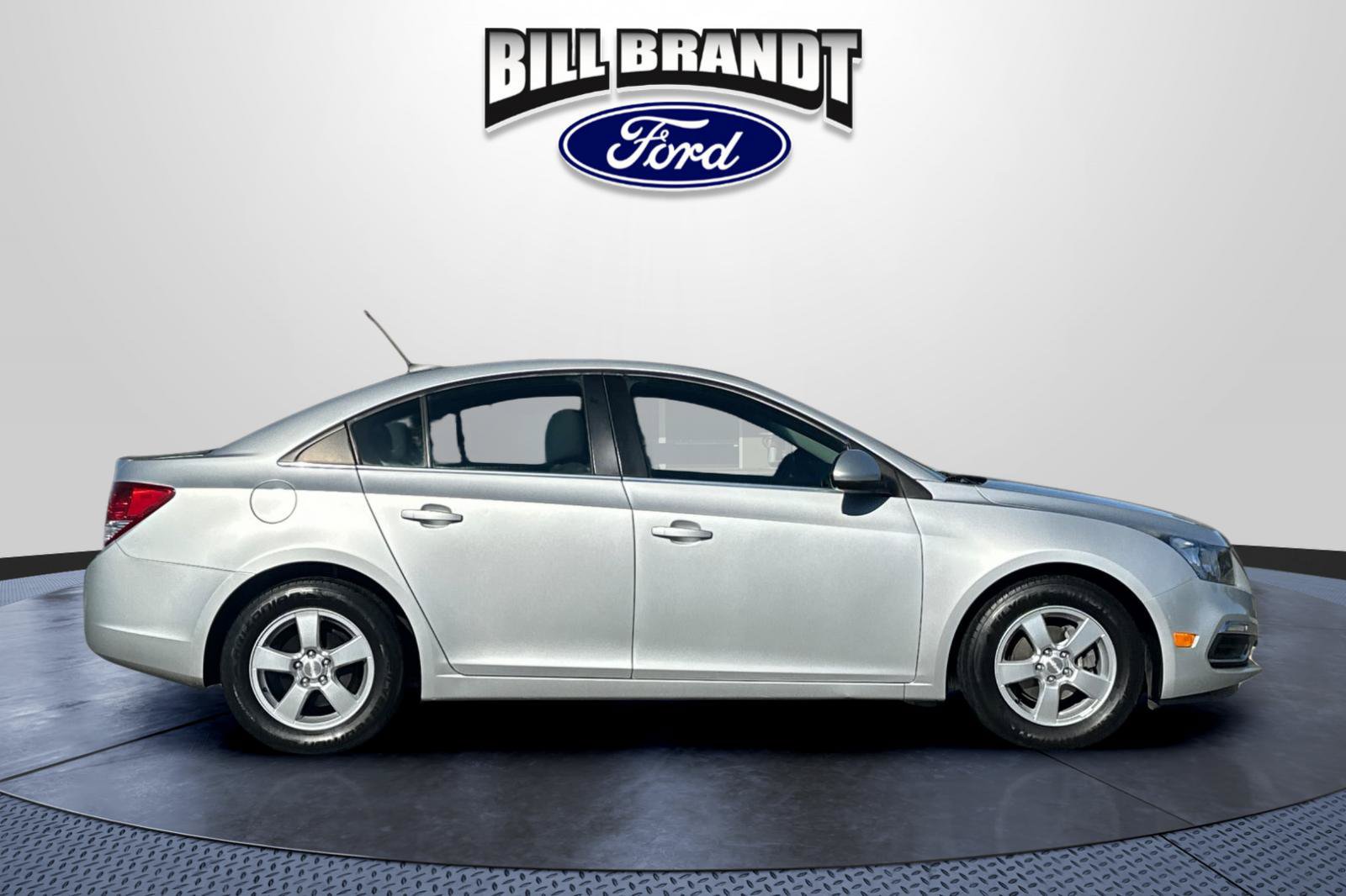 Used 2015 Chevrolet Cruze LT FWD image 2