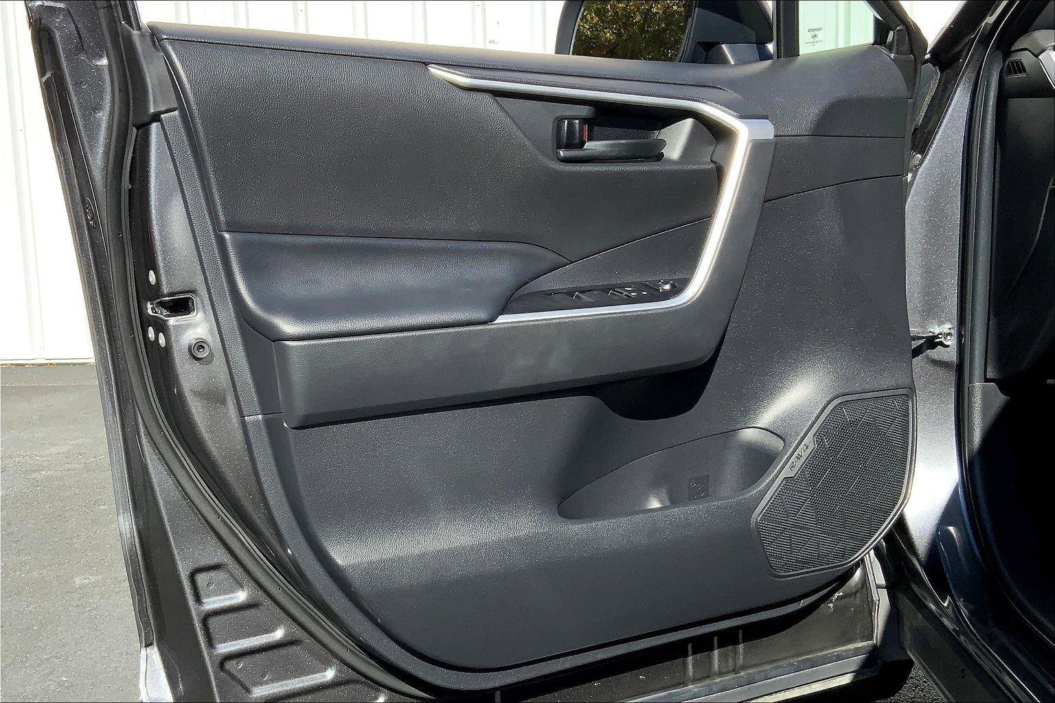 Used 2022 Toyota RAV4 LE image 20