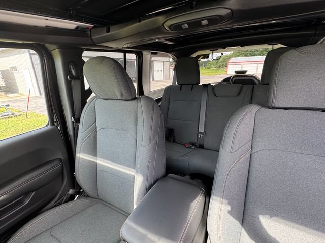 New 2026 Jeep Wrangler Unlimited Sahara AWD/4WD image 40