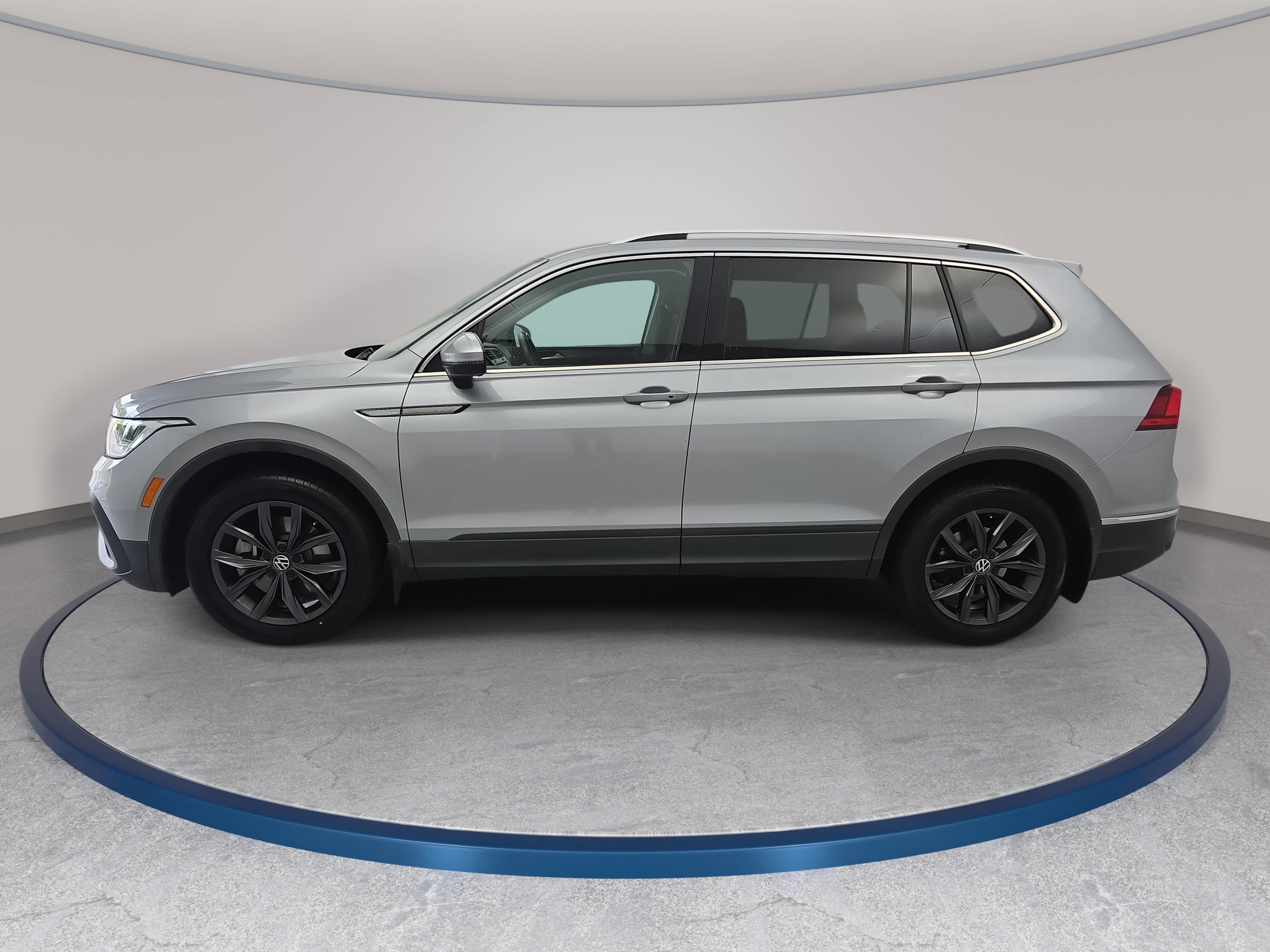 Used 2023 Volkswagen Tiguan SE FWD image 8