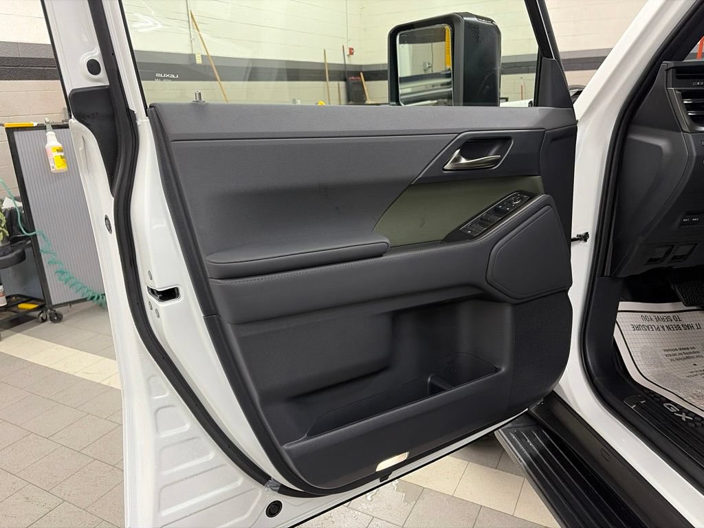 New 2026 Lexus GX 550 AWD/4WD image 15