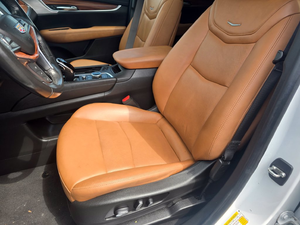 Used 2020 Cadillac XT5 Premium Luxury AWD/4WD image 24