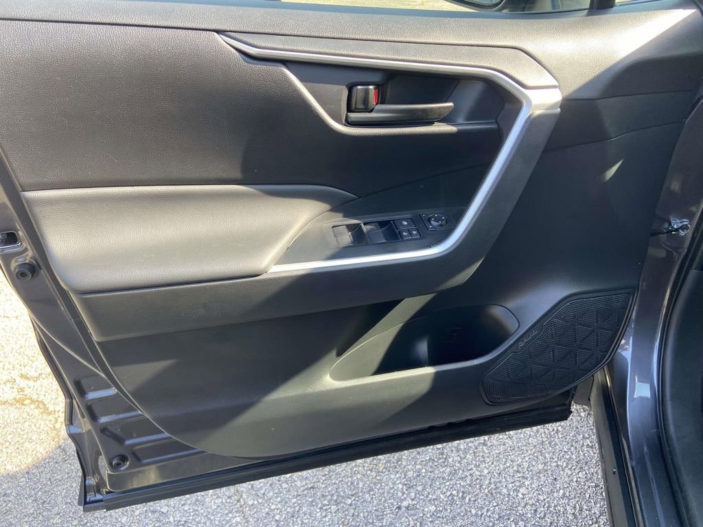 Used 2025 Toyota RAV4 LE image 12