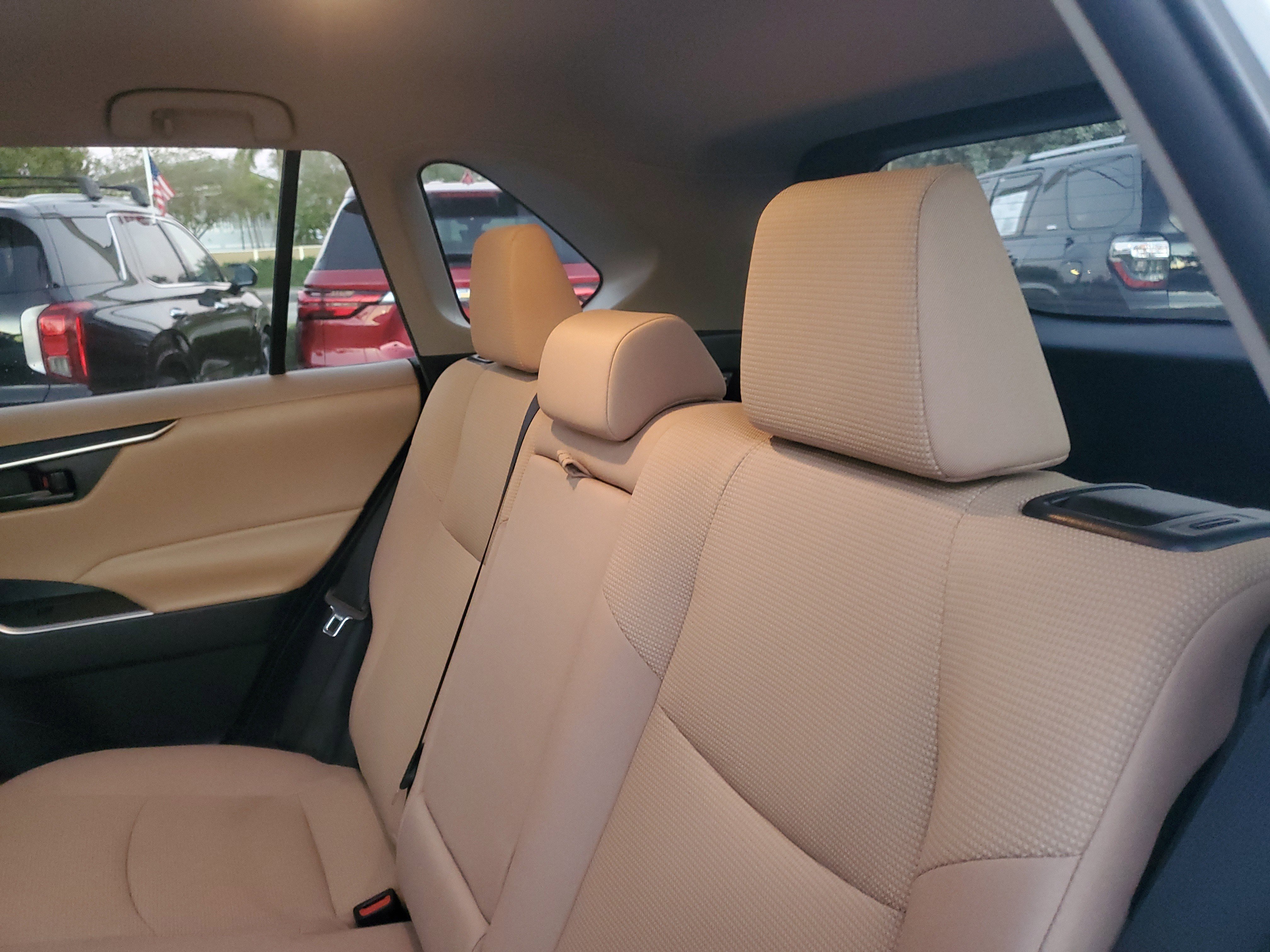 Used 2021 Toyota RAV4 LE image 13