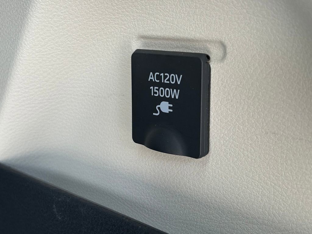 Used 2023 Toyota Sienna Platinum FWD image 14