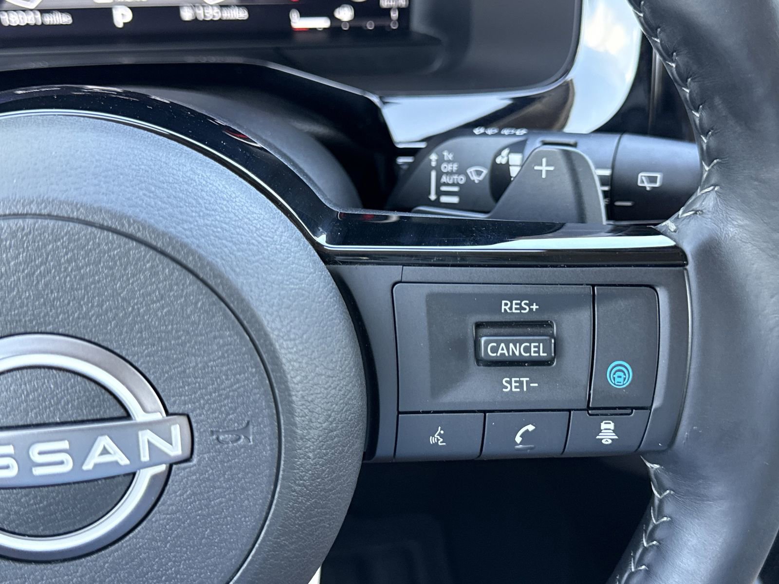 Used 2024 Nissan Pathfinder Platinum image 25