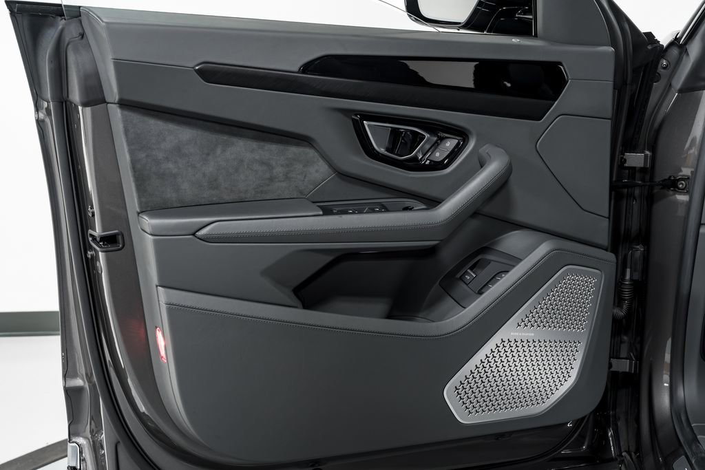 Used 2021 Lamborghini Urus image 9