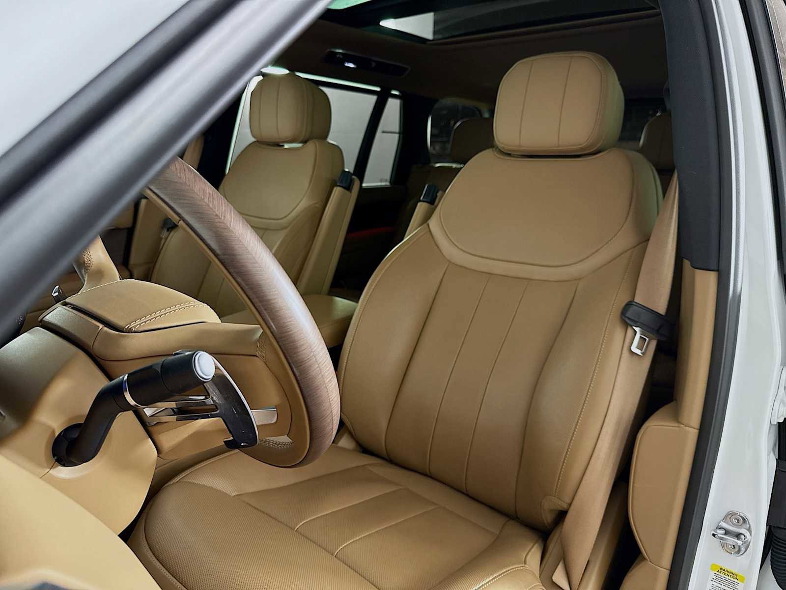 Certified 2025 Land Rover Range Rover Long Wheelbase SE image 13