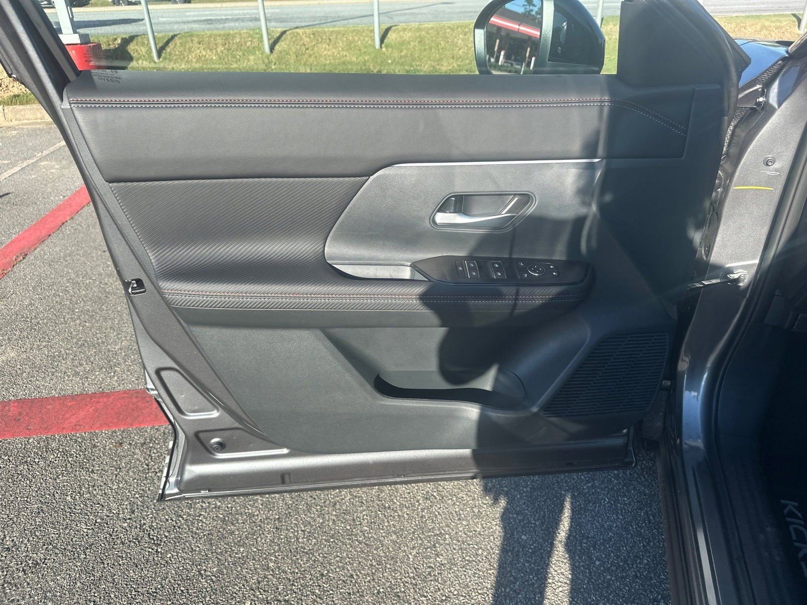 New 2026 Nissan Kicks SR image 10