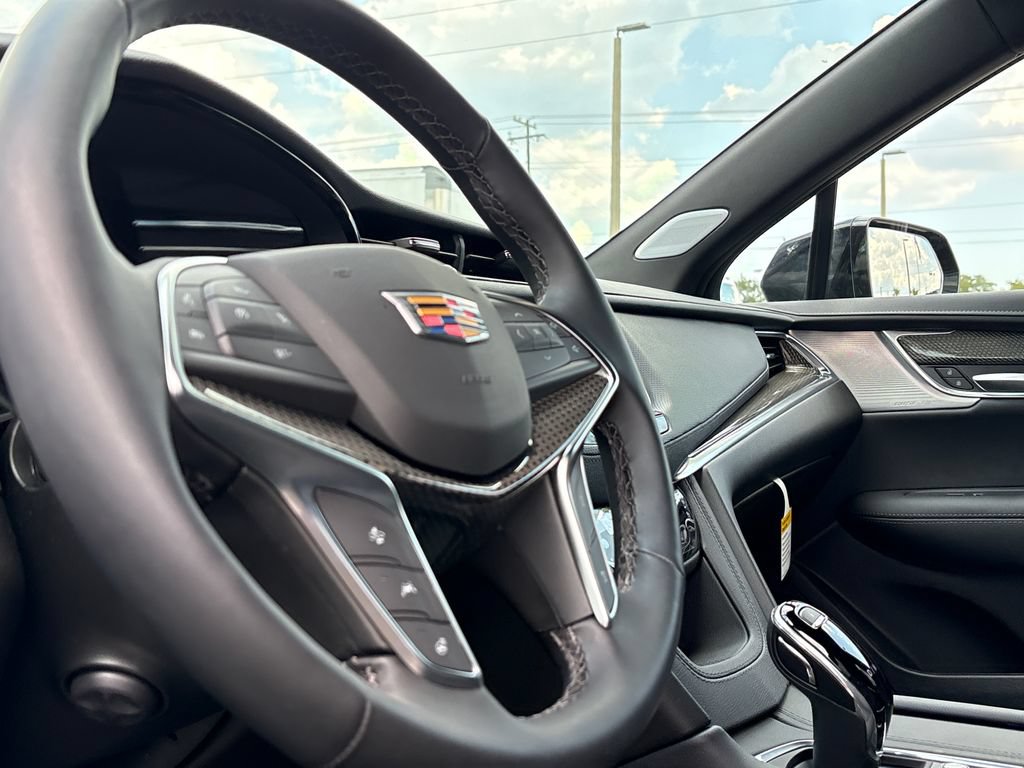 New 2026 Cadillac XT5 Sportv w/ LPO, Onyx Lite Package AWD/4WD image 7