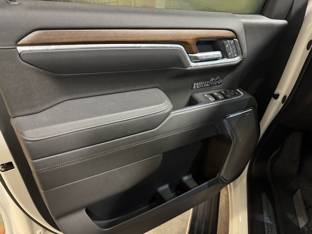 Used 2025 Chevrolet Silverado 1500 High Country image 19