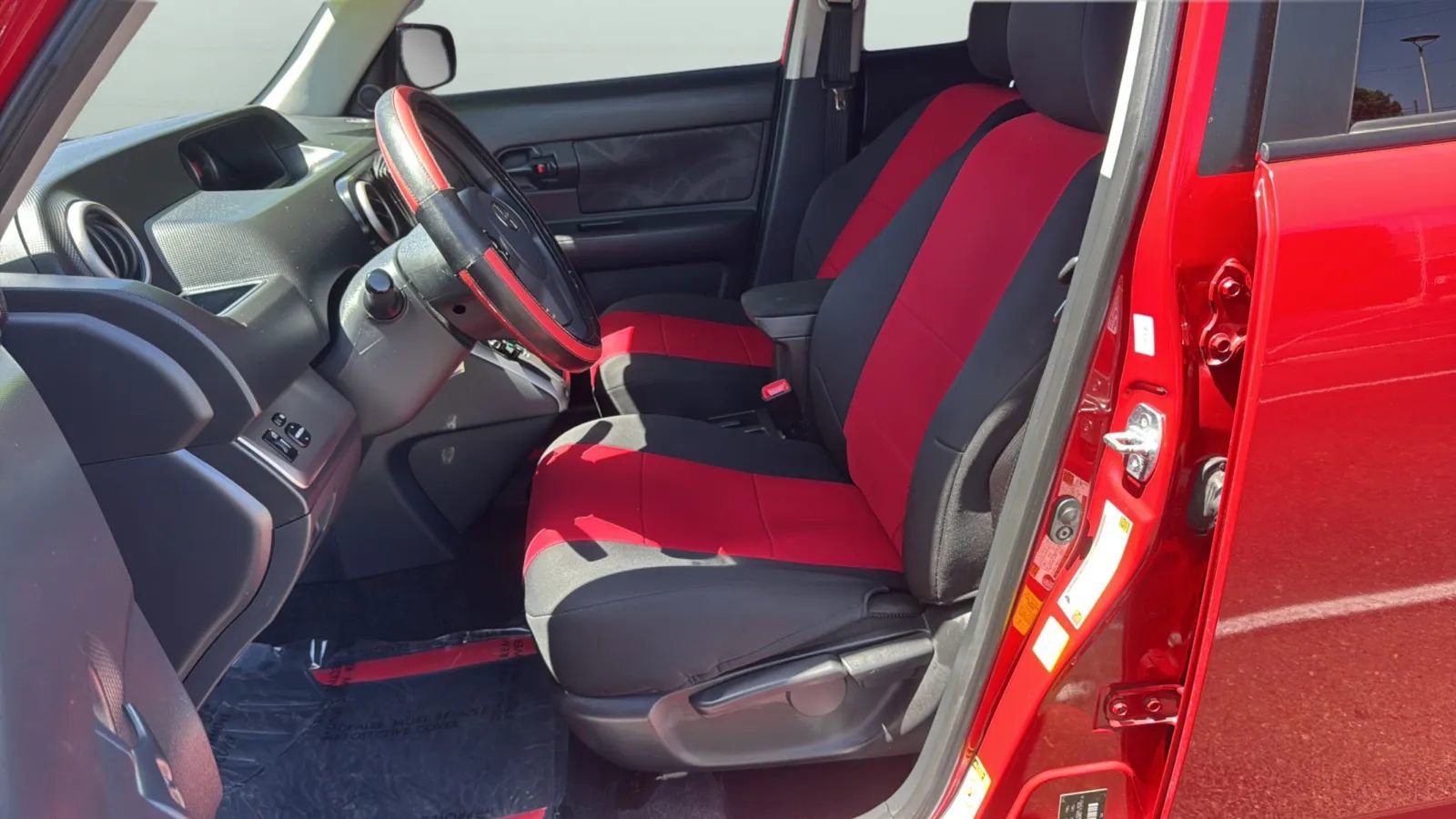 Used 2014 Scion xB FWD image 21