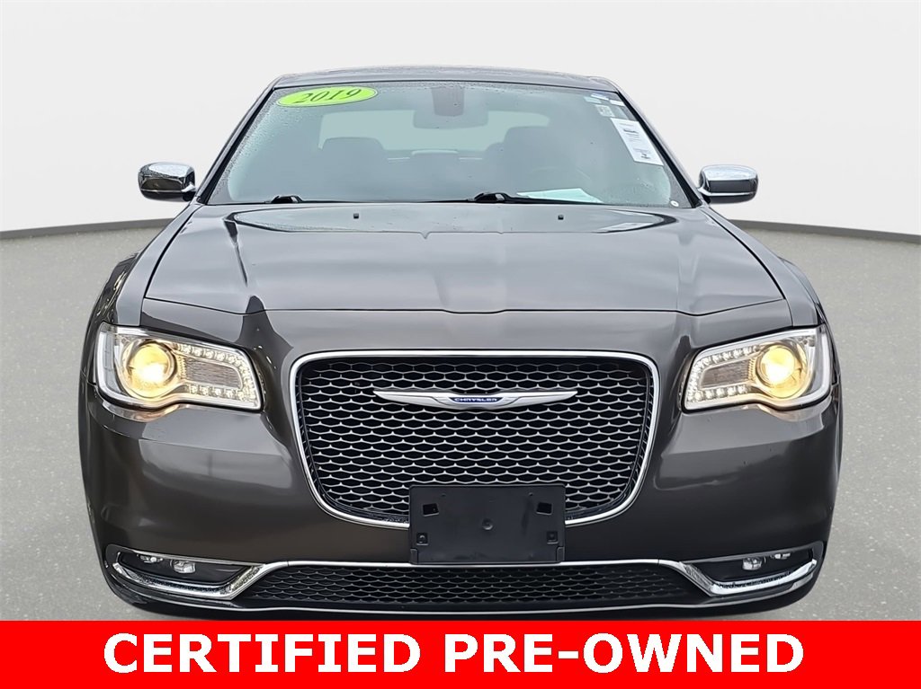 Certified 2019 Chrysler 300 Limited image 2