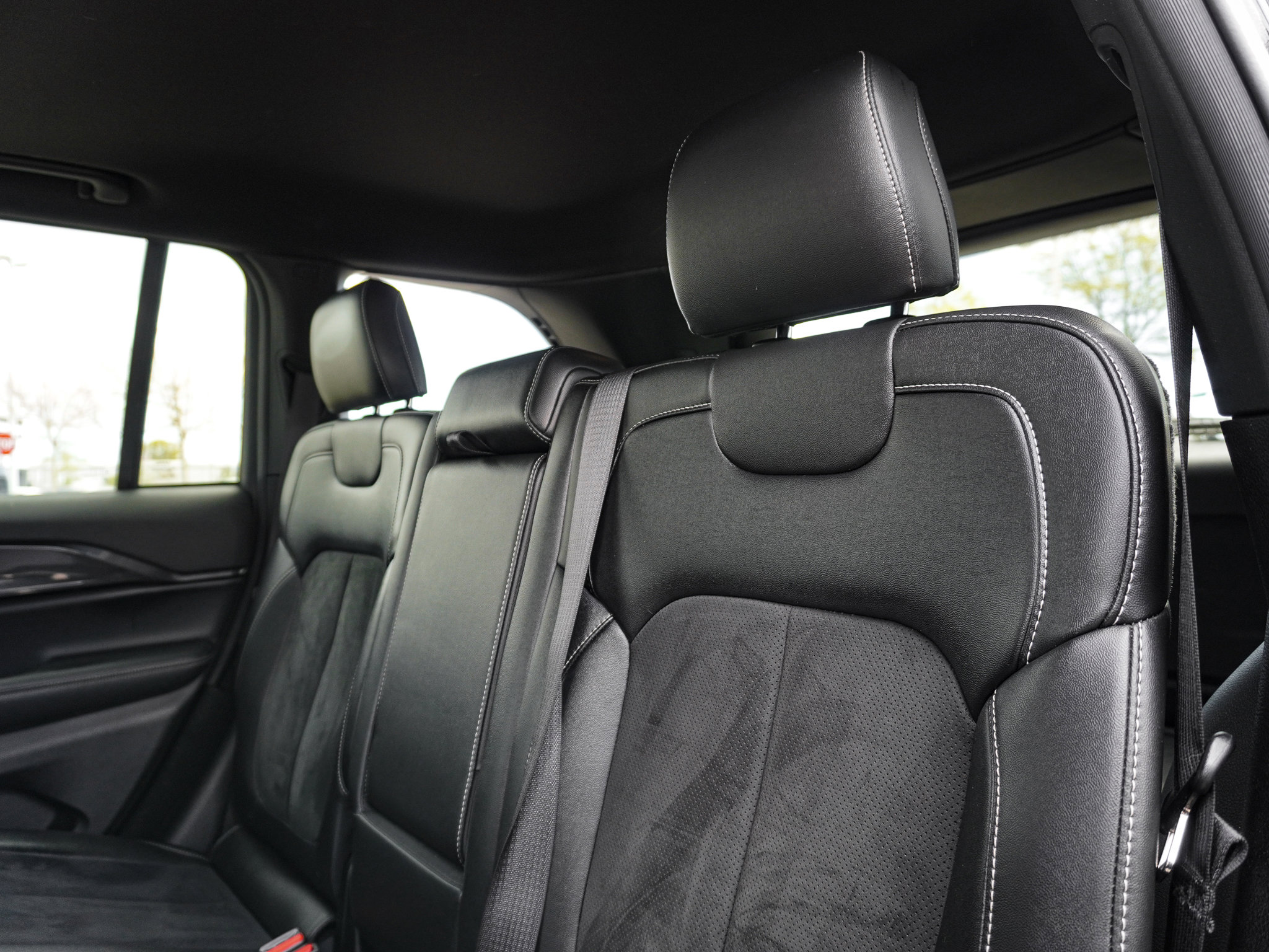 Used 2023 Jeep Grand Cherokee Altitude image 31