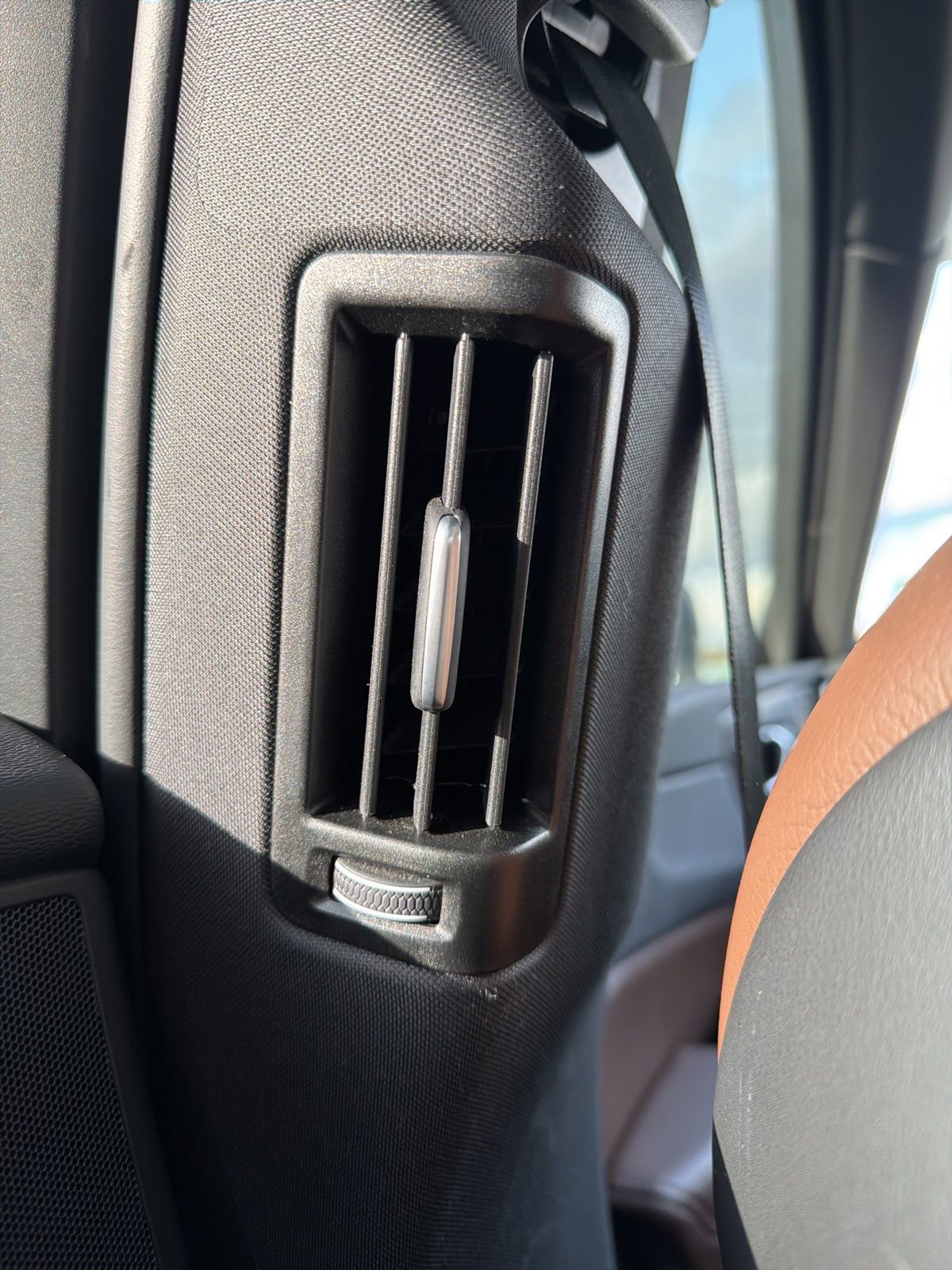 Certified 2025 Volvo XC60 T8 Plus w/ Protection Package Premier image 80