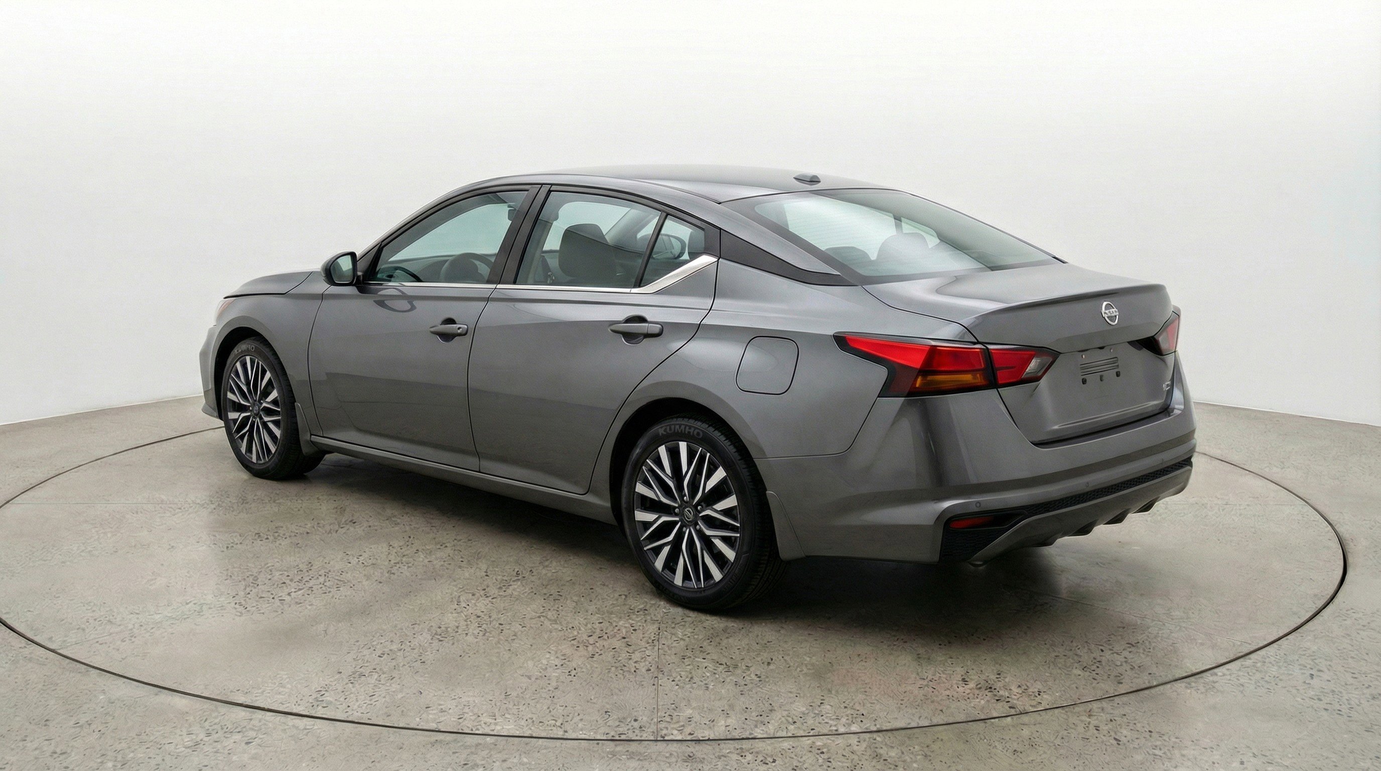 Used 2025 Nissan Altima 2.5 SV image 6