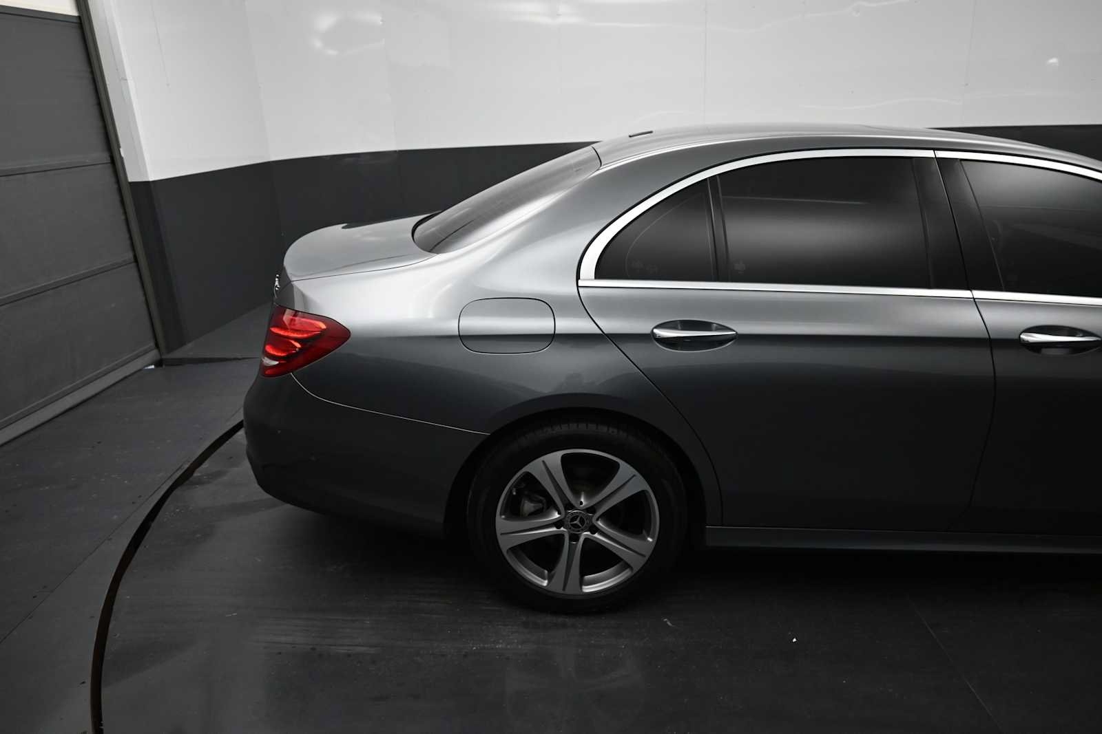 Used 2019 Mercedes-Benz E 300 4MATIC image 12