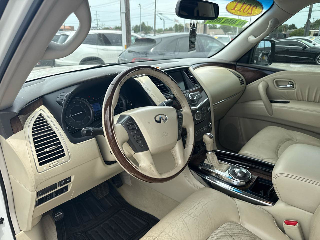 Used 2011 INFINITI QX56 4WD w/ Deluxe Touring Pkg image 10