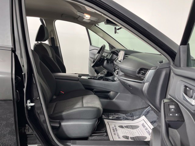 Certified 2026 Nissan Rogue SV FWD image 39