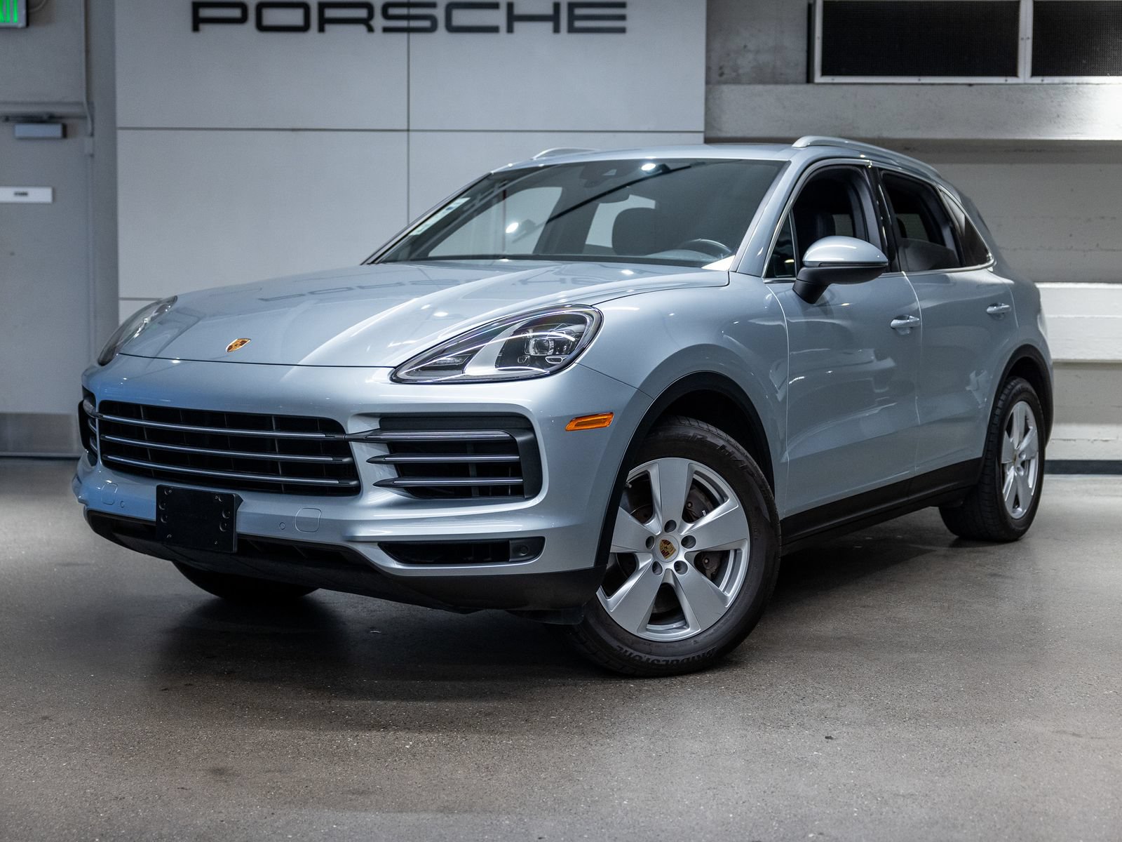 Certified 2023 Porsche Cayenne w/ Premium Package AWD/4WD image 1