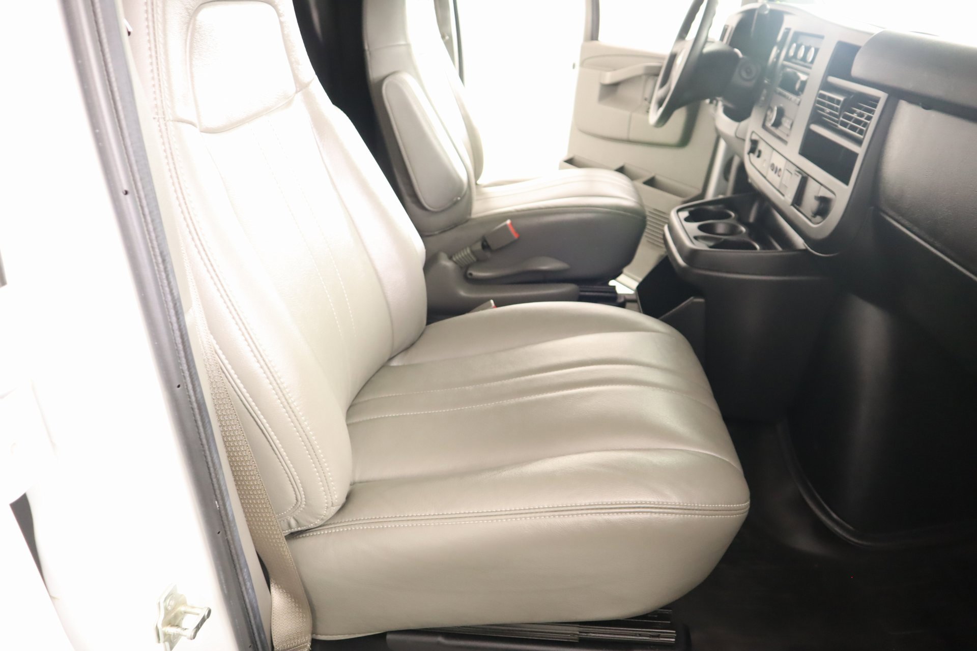 Used 2021 Chevrolet Express 2500 w/ Driver Convenience Package image 10