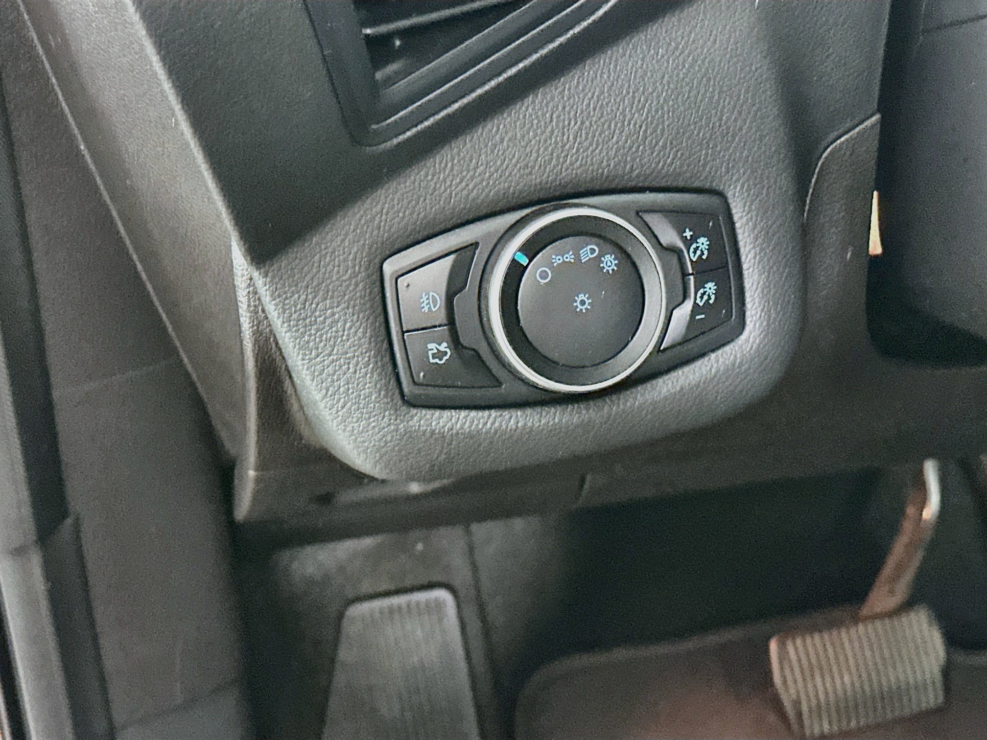 Used 2016 Ford Escape SE w/ Equipment Group 201A FWD image 16