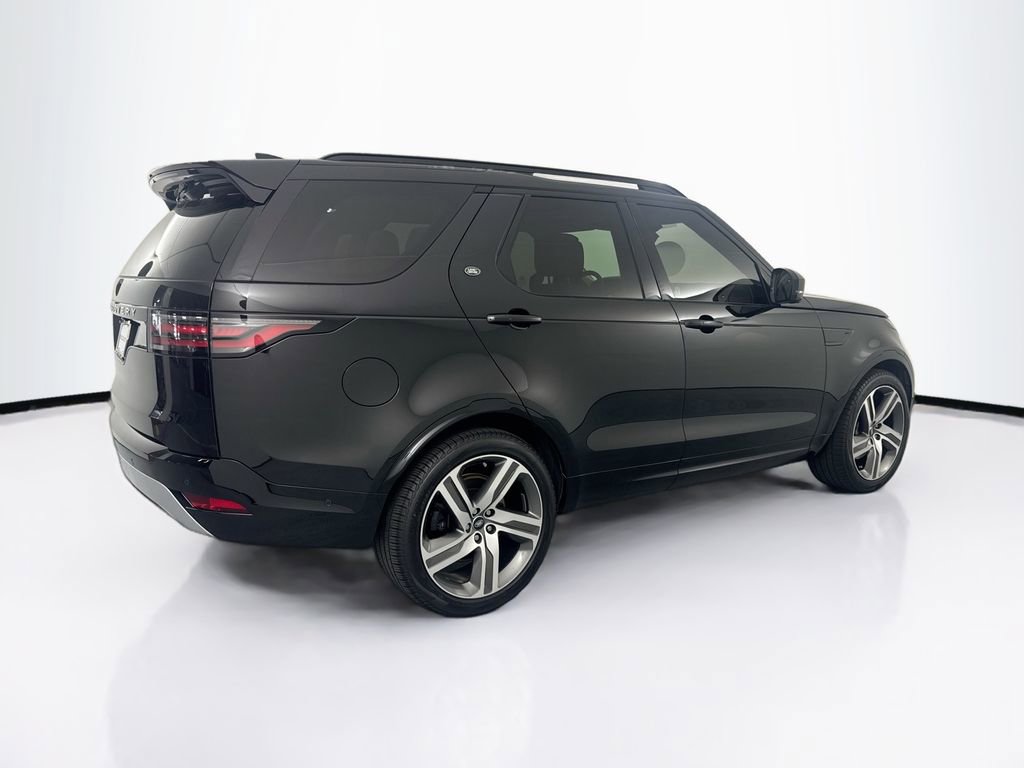Certified 2025 Land Rover Discovery Metropolitan Edition image 5