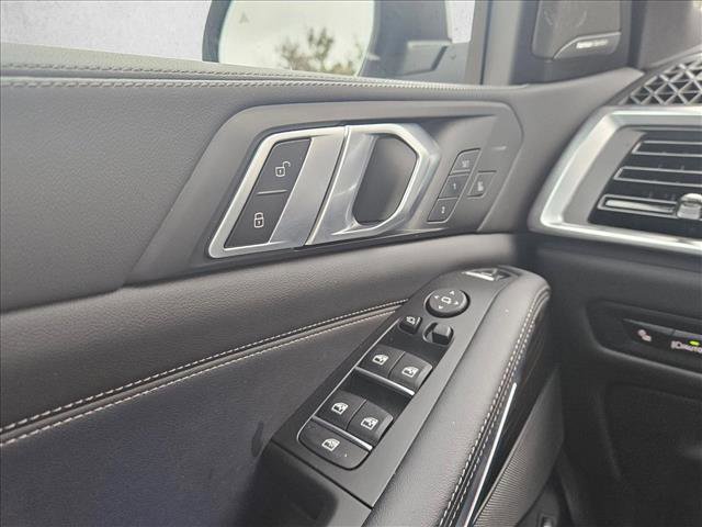 Used 2025 BMW X5 xDrive50e image 23